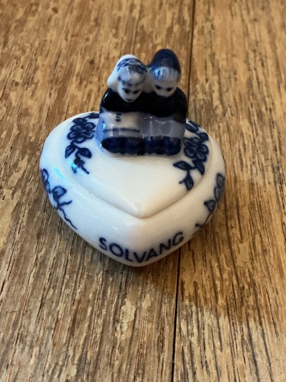 Vintage Delft Blue Hand Painted Heart Trinket Box Dutch Couple Sitting On Lid